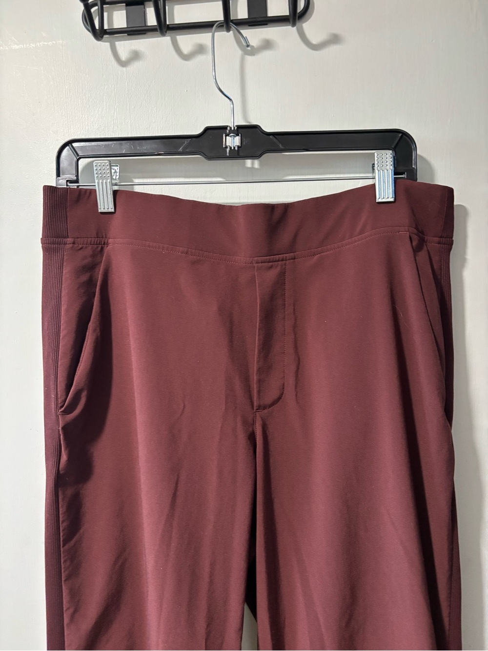 Athleta Brooklyn Ankle Pants Burgundy Red Pull On Mid Rise Size 12 - Picture 3 of 12